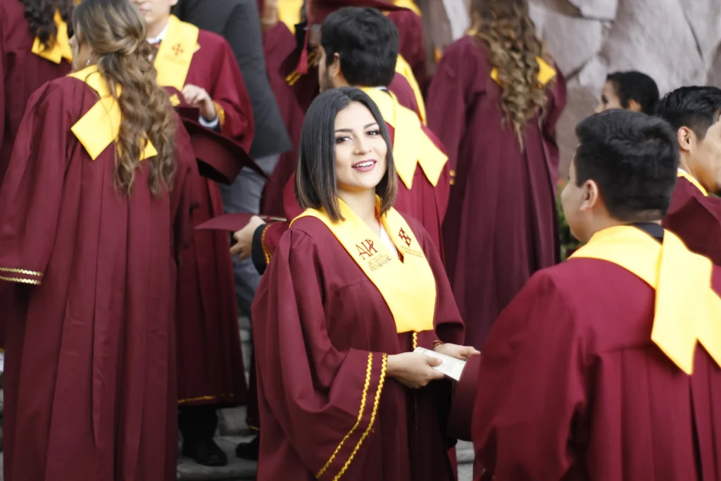 Lina Ojeda en su ceremonia de graduación de la Universidad Católica de Santiago de Guayaquil